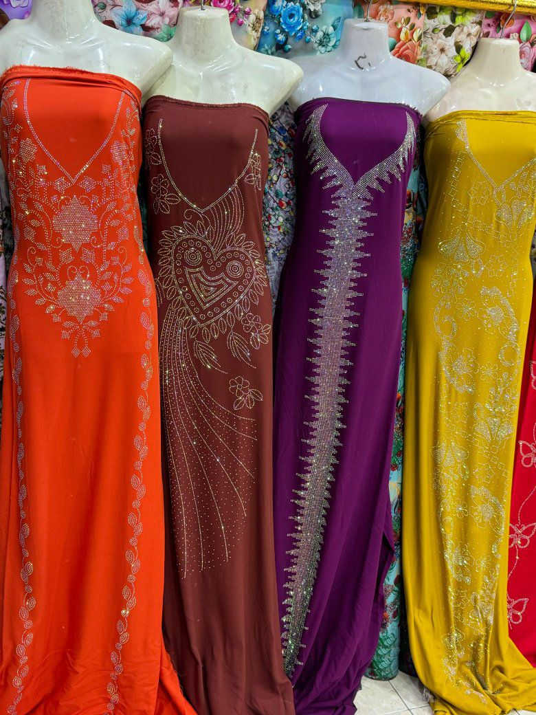 نقشات الطوال لون واحد
صارت سعره فقط 14.000 
كرستال الأصلي شرط القساله 
قطع راهي يتفصل كلوش ودبل كلوش 
توصلي ويانه خاص مجمع اقمشه ‏‪***********‬‏ @إشارة
