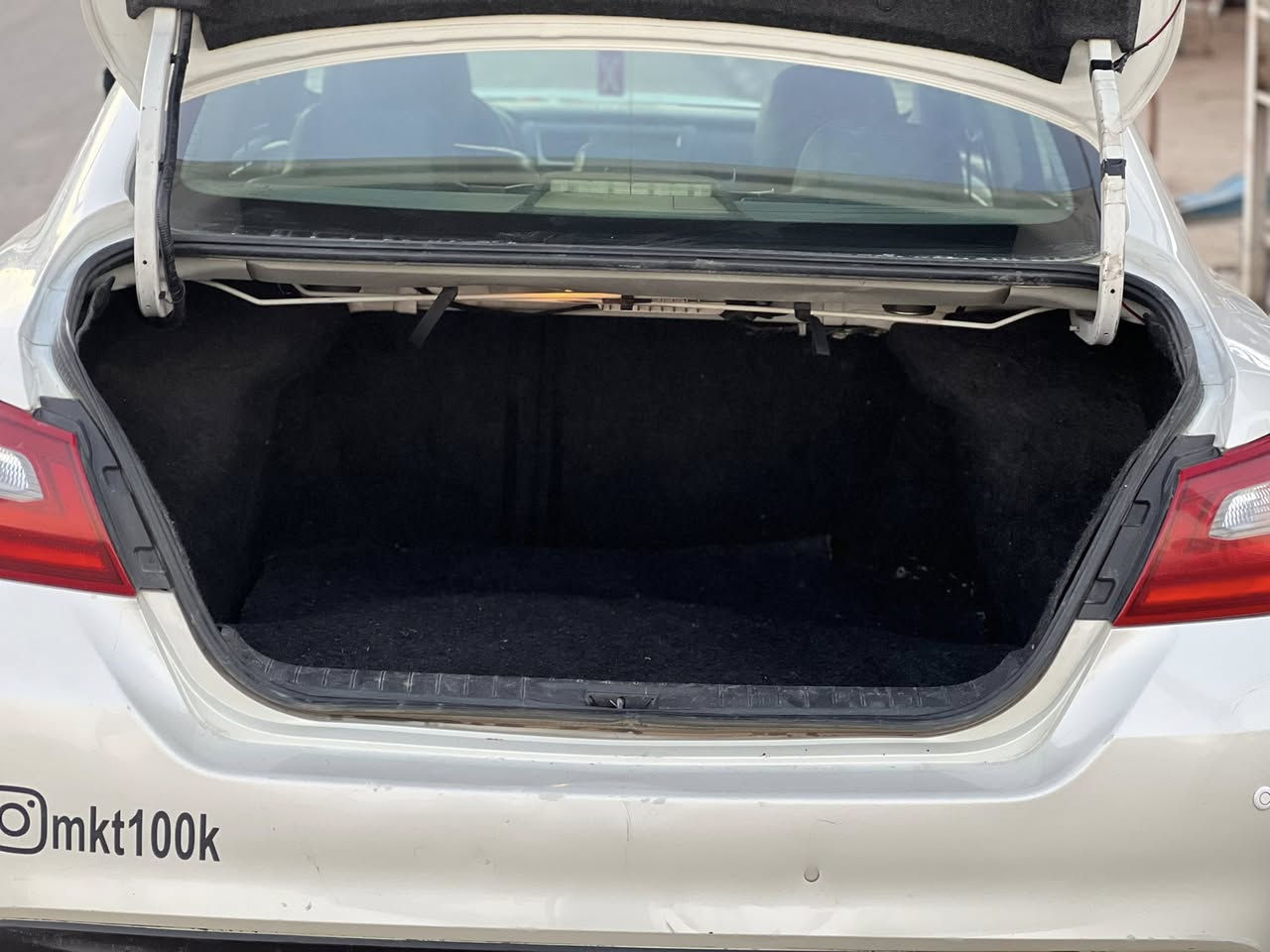 السلام عليكم سياره نيسان التيما
موديل 18 
للبيع وترهم مروس بس بورتج 
***********
