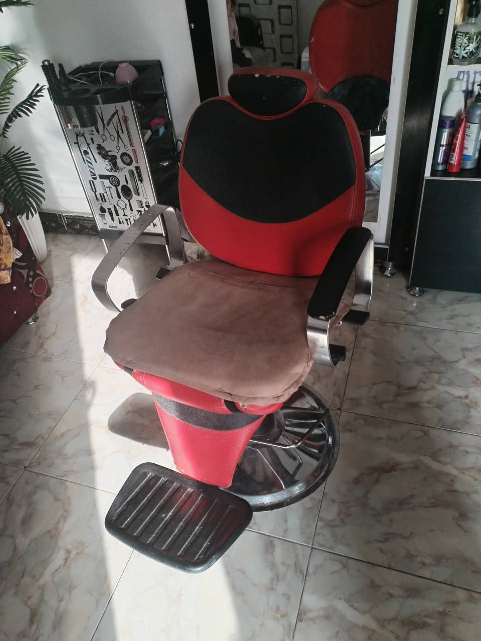 كرسي كلش نضيف كلش شغال سعر 100وبي مجال لشراي دور لخليج قرب هايبر ماركت لحترك***********
