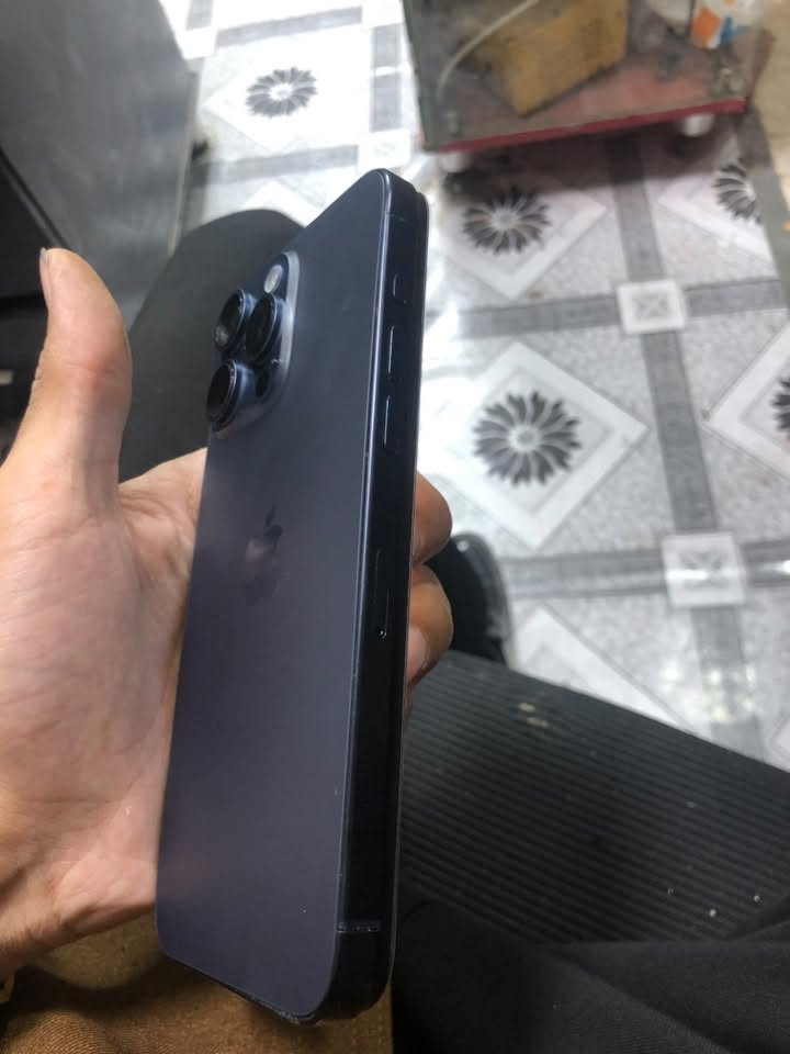 سلام عليكم آيفون 15 pro max قافل ايكلود للعلم ممفرمت يعني ينفتح رسمي مبدل ضهر فقط سعر 450 بغداد الزعفرانية *********** اذا مراوس ب14 pro max
