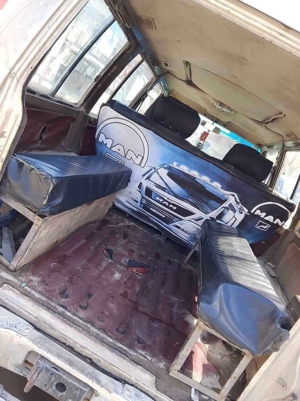 السلام عليكم باجيرو لبيع موديل 96 كير ومكينه ونجي 6 بيهة تنقيص رقم انكليزي بسمي سعر 35 بي مجال رقم الهاتف ***********
