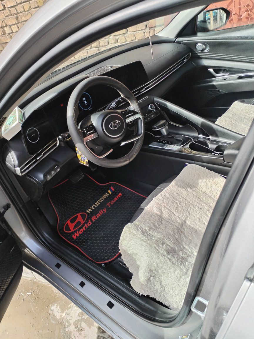 انتترا ٢٣. هايبرد فول لمتدد  فول الفول  وارد امريكي حادث فقط دعاميه ومبدله نفس الون  يعني كلين السياره بدون صبغ بدون بارد   سعره ١٦٥  بيه مجال شي  بسيط بسمي مكان بغداد
***********
