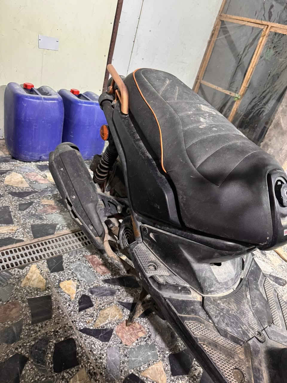 سكنس جبلي بوشه 53 بلادي الدراجه تشتغل وتطفه كالو بيهة جويتر اني ابيع كوم حديد متروكه صار هواي السعر 550 
بغداد حي اور ***********
