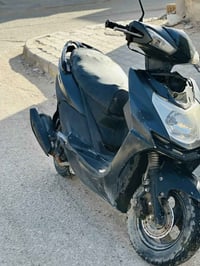 سكنس للبيع دراجة متروكة صارلها سنه تقريباً لو اقل عوزها ادامة شغلات بس...