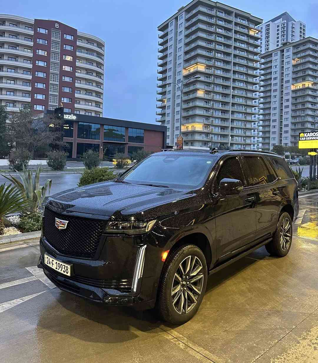 كاديلاك  اسكاليد 2021   وكاله منصور
فول مواصفات اسبريسو باب اول 
ةV8 محرك بانزين  كفاله عامه من الصبغ 

بلاك اديشن 

 فول مواصفات 

 فتحه بانوراما 
كشن مساج
 ٣٦ سماعه 
 سقف شاموا  شاشات خلفيه 
 دوسه كهرباء 
 ٥ كاميرات 
 حساسات ٣٦٠ درجه 
 ابواب شفط 
 كشنات جلد قهوائي تجي فقط بل اسبريسو 
 كيج الكتروني 
 جكات تصعد وتنزل 
 سماعات ونظام صوت 

هوايه بيها مواصفات بعد مااتنذكر كلها 

مكانها سليمانيه
***********
