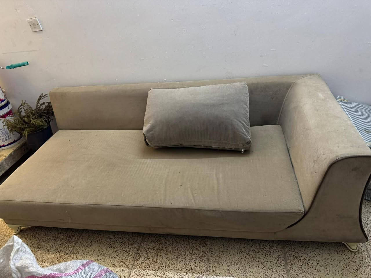 سبالت250 الواحد غرفه300 قنفتين وجربايه200 صوبه100 جهاز رياضه500 جديد كاونتر400 مكان المنصور ***********
