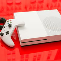 للبيع Xbox one s مع ملاحقاته اصليه  مساحته 1تيرا  حاله الجهاز لوك ستيك...