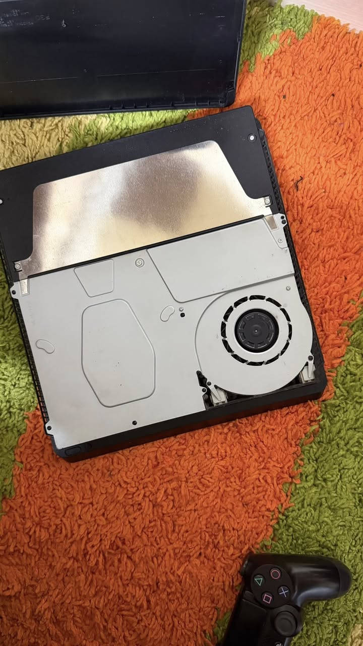 سلام عليكم بلي 4 سلم امريكي USA 🇺🇸 هارد 1 تيرا الف كيكا كارتون وغراضة ويدة مالته اصلية كلها ممفتوح شرط الفحص وياه للبيع السعر 375 الف وبي مجال
مكاني كركوك 
الرقم: ***********
