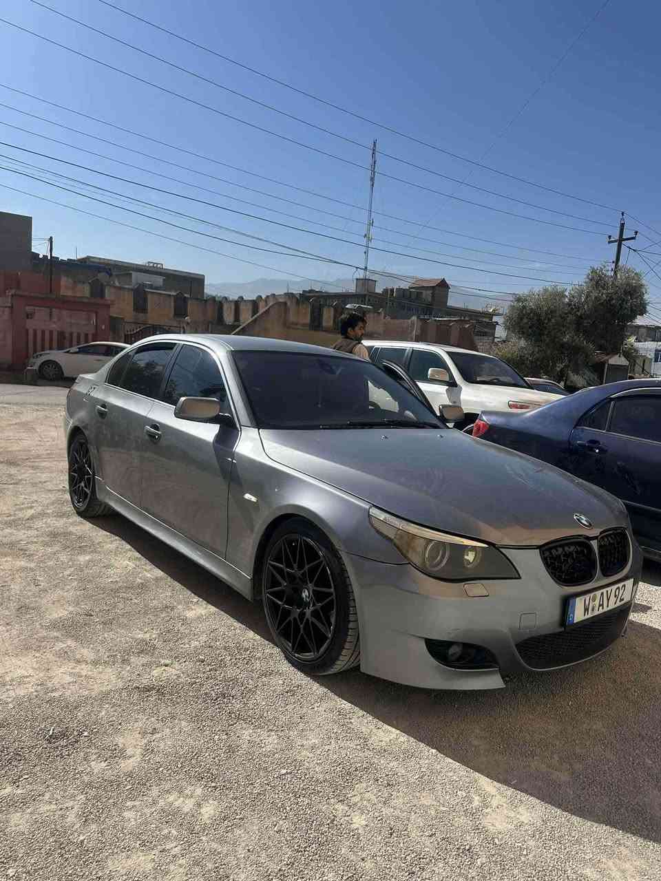 بئيم  چاوبرؤ 530 super  سه ياره كه گازه مه كينه و گير به شه رت سه قف و حيزام به شه رت مه نه فيست اسلي ئيبراهيم خليل يه ك دينار مه سروفي تيدا نيه سه ياره كي توند و بي عه يبه 
*********** سوران, أربيل
