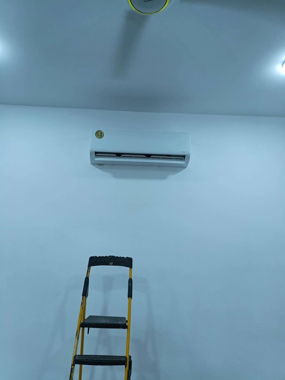 ☀️ الصيف دخل والحر زاد؟ سبلتك يحتاجله ترتيب! ❄️
لا تخلي الحر يتعبك! نقدم لكم أفضل خدمات التنصيب، الصيانة، والتنظيف لكافة أنواع السبالت في محافظة النجف الأشرف وبأعلى مستويات الدقة والاحترافية.
​ليش تختارنا؟
​تنصيب مضبوط: نضمن لك شغل نظيف وبدون أي أخطاء أو تسريب.
​تنظيف عميق: غسل السبلت بمواد ومعدات خاصة يرجعه مثل الجديد، ويزيد من كفاءة التبريد ويقلل صرف الكهرباء.
​صيانة شاملة: تشخيص دقيق وتصليح لكافة الأعطال، مع شحن الغاز وفحص المنظومة بالكامل.
​✅ دقة بالمواعيد | أمانة بالعمل | أسعار تناسب الجميع
​خلي التبريد علينا، واستمتع بصيف بارد ومريح ببيتك أو مكان عملك!
​📞 للحجز والاستفسار اتصل الآن:
***********
👨‍🔧 الفني: أوس الحسناوي 
​📍 متواجدون لخدمتكم في كافة مناطق النجف الأشرف.
