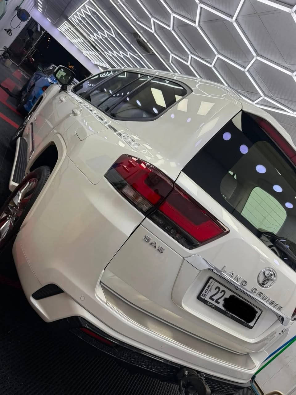 تويوتا لاندكروز  2024لمتد
LAND CRUISER 
المواصفات: خليجي  فول مواصفات ١/١
السيآرة مكفول من الصبغ البآرد التبديل 
سلايد(فتحة قمارة)
ماشيه 60.000 الف
4 كامرت 360
6سلندر محرك (4000)
كرسي اثنين كهرباء
شاشة اصلية تطبيق 
تشغيل عن بعد
#صندوك_كهرباء
دبل ماوس
دوسات ليزرية كتابة LAND CRUISER
فول تحكم استيرن جهتين
إستيرن صاج 
دواخل صاج
ثلاجة
نظام اقتصادي بانزين ECO
دبل حساس (امامي+خلفي)
دبل لحية (امامية+خلفية)
مري كهرباء شفط
اشارة بالمري
إشارة تمشي
بك لايت ضبابي
زراك لايت
مدخل 
‏BLUETOOTH 
‏AUX
‏USB 
‏HDMI
‏I pod
الاستفسار ***********

