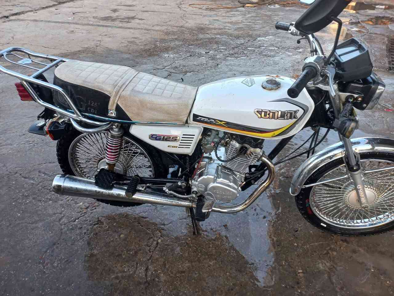 سلام عليكم دراجة للبيع مكفوله كفاعامه ٤ كير مكينه خير من الله سعر٤٠٠ وبيه مجال  لل طيبين عنوان بغداد دوره ابو دشير. رقم ***********
