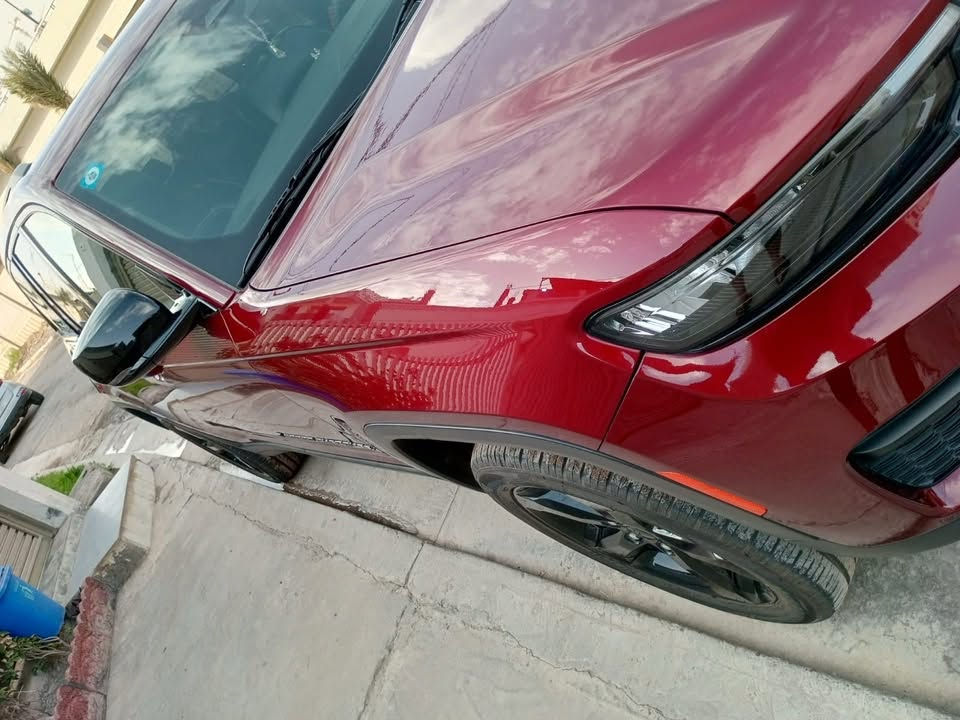 جيب كراند شيروكي بلاك ادشن مغلفهة ppf اصلي 

الموديل :2023 . (امريكي )  

المحرك : . V6. 3.6L . 

 رقم بغداد بأسمي تحويل مباشر  

ماشية :30 الف mi وقابل للزيادة 

مكان السيارة بغداد 

السيارة كفالة عامة بدون ايرباك بدون صبغ 

المواصفات :

* 5 راكب .

* دفع رباعي 4x4 . 

* رادار امامي خلفي مع مانع تصادم . 

* تحذير الخروج عن المسار . 

* تحذير النقطة عمياء  

* شاحن موبايل وايرلس. 

* كاميرا خلفية.

* المصابيح الأمامية زنون .

* تشغيل عن بعد .

* الصندوق الخلفيي كهربائي .

* نظام التشغيل والإطفاء الاوتوماتيكي .

295السعر :    

الاتصال : ***********
