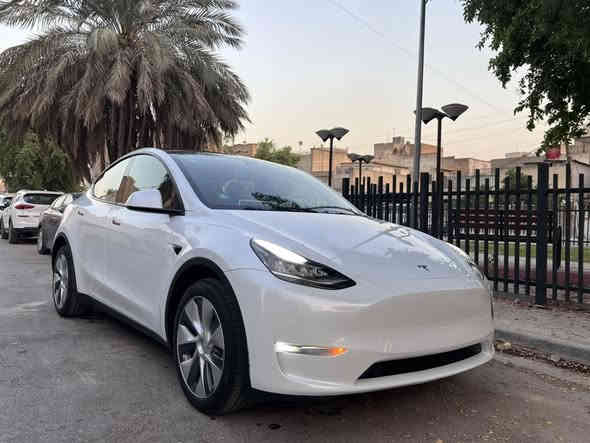 سلام عليكم تسلا Yلونك رينج موديل 2023 كامله بدون نقص 
• سقف بانوراما ( كامل على طول السيارة )
• شاشة كبيرة حجم 15 بوصة
• كاميرا خلفية
• حساسات خلفية
• كاميرا امامية
• حساسات اماميه
• كاميرا جانبيه 
• كراسي كهرباء جلد
• كراسي كهرباء
• كراسي مدفية
• رادار امامي
• رادار خلفي
• رادار جانبي
• مانع تصادم
• محدد مسرب
• كاميرات عدد 8 
• حساسات جانبيه
• مثبت سرعة
• كاميرات محيطيه 360° 
• تحكم بالسياره عن طريق الشاشة
• نظام قيادة آلية Auto Pilot
• تشغيل تلقائي
• نظام قيادة ذاتية Full Self drive
السعر 225$ وبيه مجال بسيط مكان السياره المنصور 
***********
