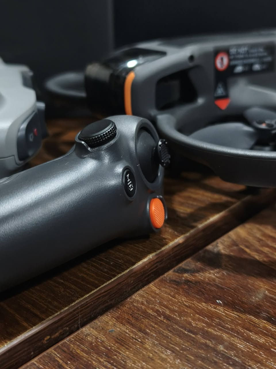 افاتا  DJI Avata 2 كومبو
الدرون جديدة وبعدها بالستيكرات مال الشركة بس مفتوحة للفحص داخل البيت ماطايرة بالشارع 
جنطتها  وكافة الملحقات موجودة 

الدرون Avata 2
النظارات (Goggles)
جويستك عدد 2 تحكم آلي وتحكم يدوي 
بطاريات (عدد … 3)
الشاحن + الكيبلات
الحقيبة
السعر مليونين و 200 الف بيها مجال
مكاني النجف ..
***********
