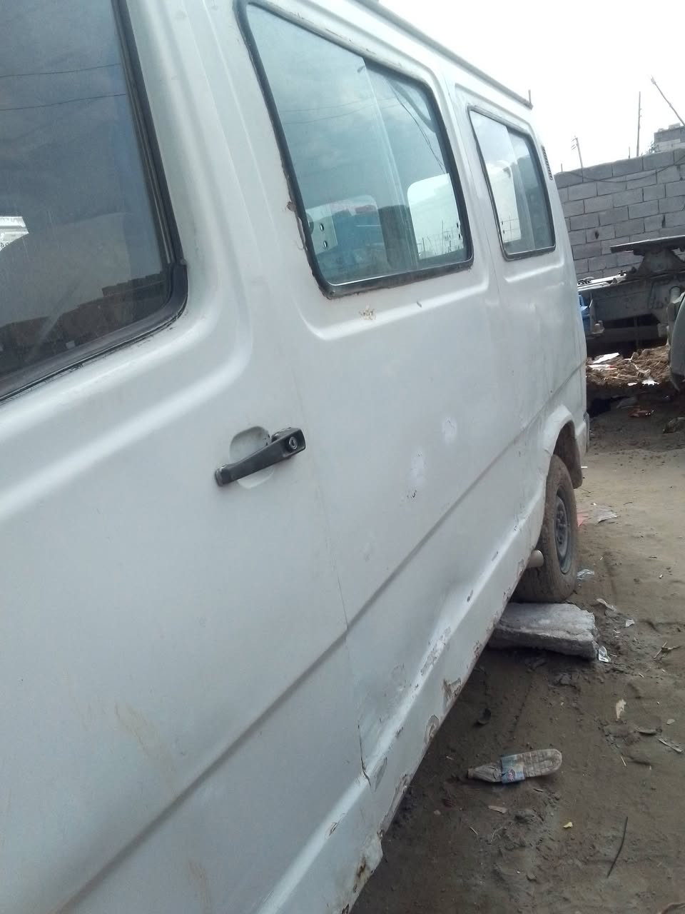 مارسدس بزون موديل 91 محرك سنتانه مصفره مرور جاهزه الشغل رقم ديالى
مراوس.  بتكتك باجاج ***********
