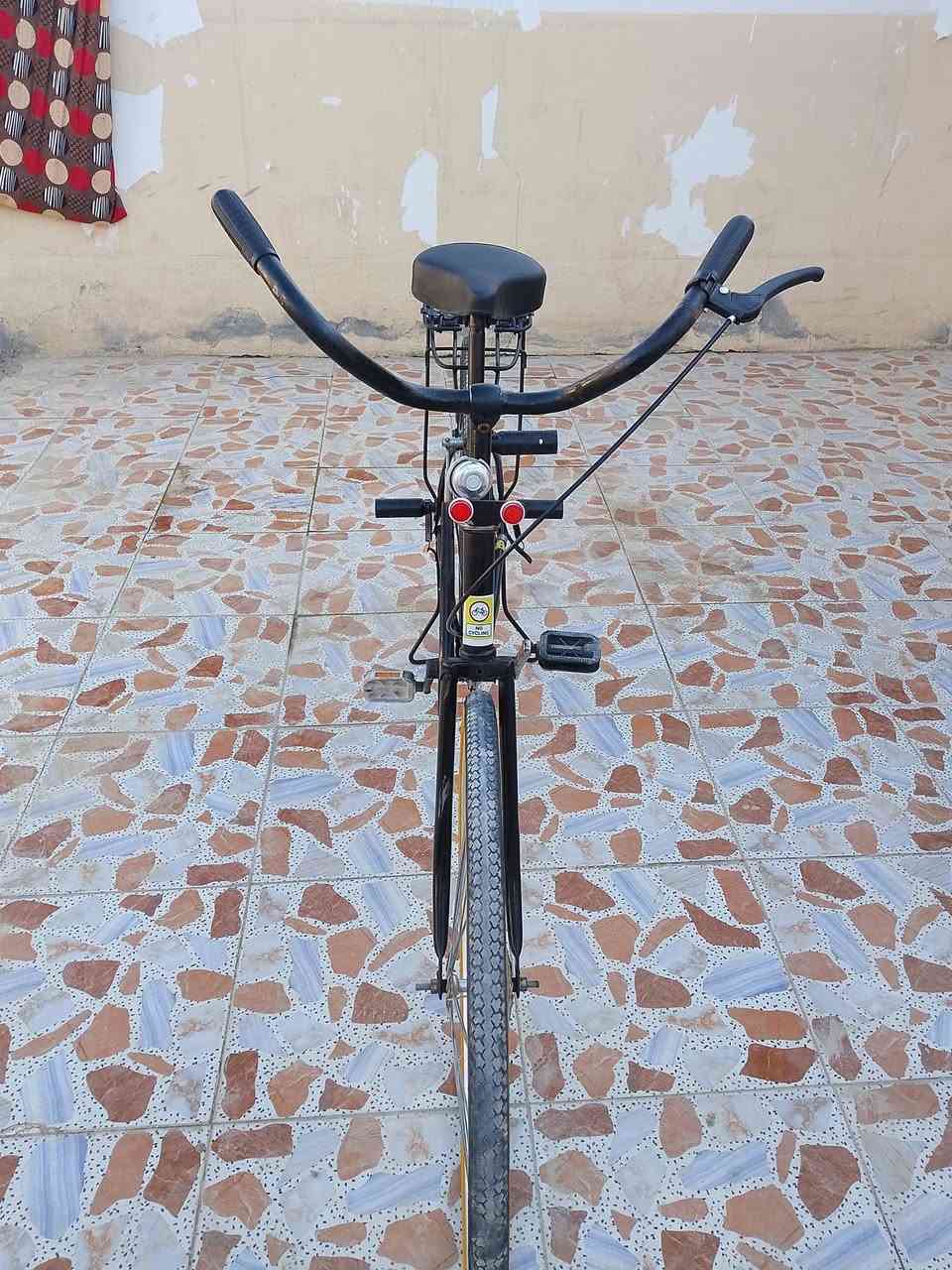 السلام عليكم باسكل للبيع الحجم 26 موديل واحد وعشرين المكان حله تواصل عل رقم***********
