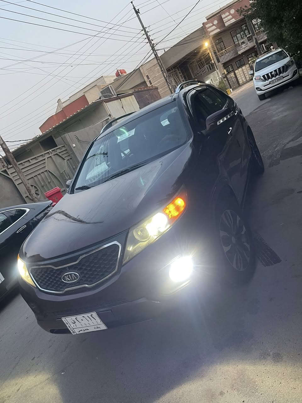 السلام عليكم 
كيا سورنتو 2012 وارد امريكي SX فول 1/1
محرك 6 سلندر 3500 دوش
7 راكب  3قطع تبريد 
رقم بغداد الماني باسمي 
حادثها جاملغ امامي جهة السائق وبنيد 
شواصيها مكفولة ضربتها مو قوية
(بيها صبغ 5 قطع السيارة بلا ضربة اثر جراد وبيها جراد بلجاملغ الخلفي جهة الراكب نفسه المصبوغ جارد )
المواصفات:-
بصمة تشغيل +ابواب + صندوق
بانوراما بردات 2 
شاشة بلادية وسستم صوت انفنتي 
نظام نزول منحدرات 
كشنات جلد + كهرباء + تدفئة وتبريد كشن السايق+ وضعيات خزن كشن السائق ميموري
تدفئة ستيرن 
اضائة ارضيات بلادي الوان من الشركة 
مري شفط كهرباء 
بكلايت led بلادي لايت ناصي +عالي+ بلوجكتر led 
هوگ خلفي حديد جوة الدعامية 
وبيها هواي مواصفات بعد 

السعر 135 ورقة وبيها مجال بسيط 
مكاني بغداد البلديات 
للاتصال ***********
