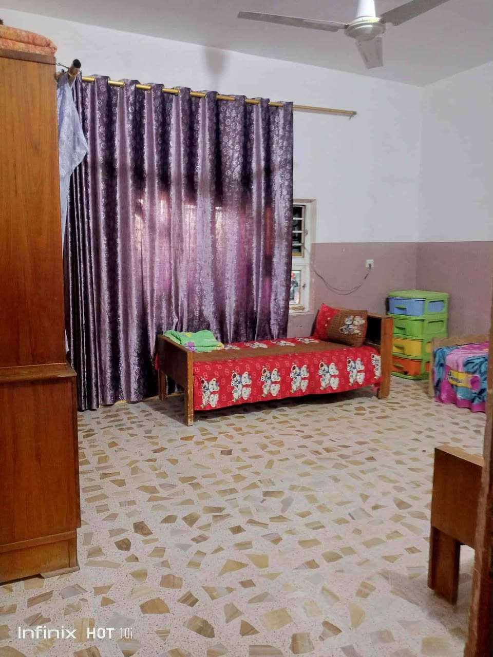 بيت للايجار المكان كصب حي الامير قرب جامعه اللامام جعفر الصادق الاستفسار ع الرقم ***********
