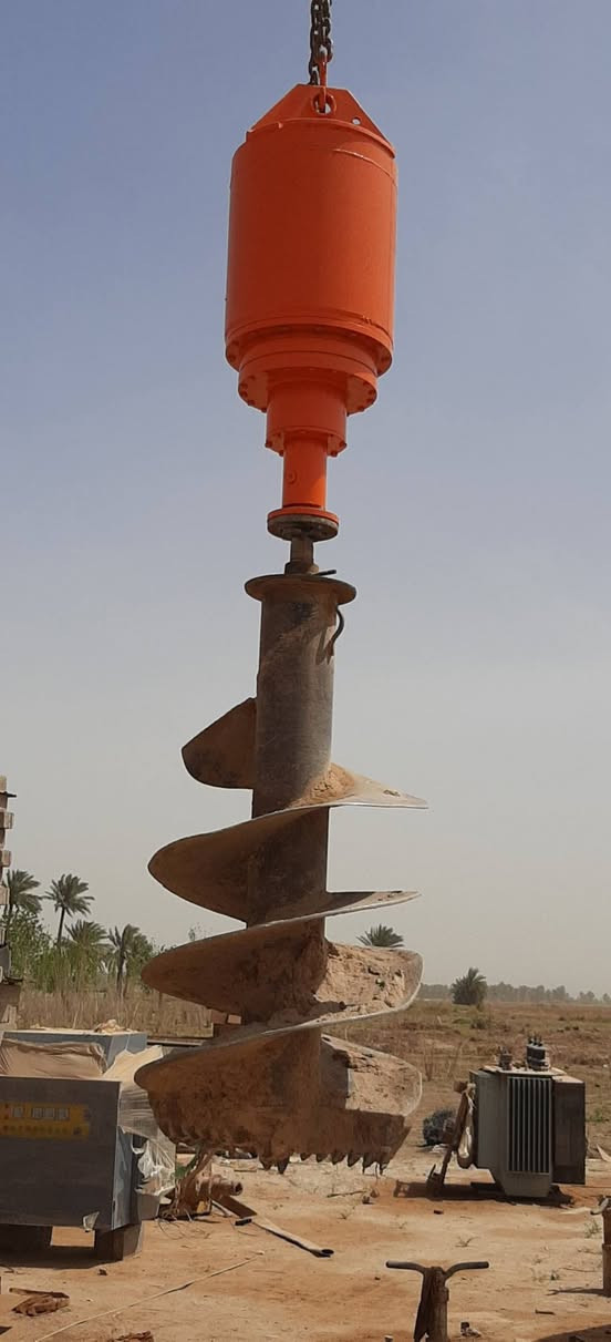 جهاز حفر قوي
قادر على حمل برينه من 40 سنم و/100 سنم
هيتاشي ياباني لا تخلي يفوتك

*********** هاتف + واتساب
