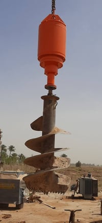 جهاز حفر قوي قادر على حمل برينه من 40 سنم و/100 سنم هيتاشي ياباني لا ت...