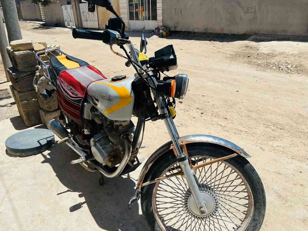 للبيع ٢٠١٧
اوراق 
السعر250وبيه مجال 
***********
