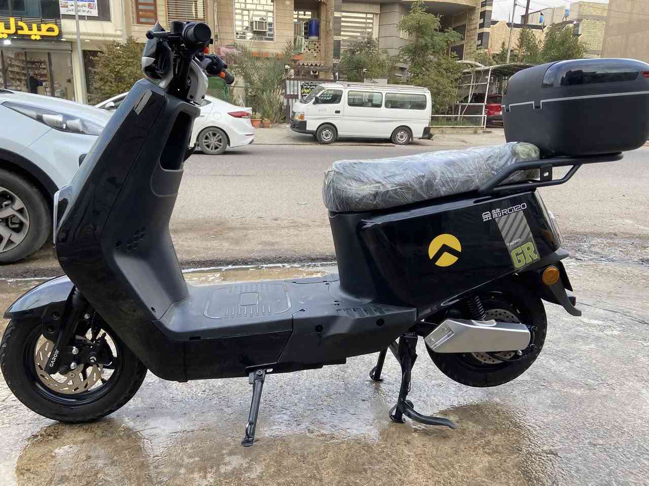 سلام عليكم دراجه شحن البيع GRبعدهه جديده مكفوله كفاله عامه استيراد خاص  
ماشيه 13 بس مثل مواضح 3سرعات دراجه سويج تشغيل عن بعد تثبيت سرعه وغراضهه بعدهن بل لايلون والمرايه والبايدرات كامله مكمله السعر 900 المكان حي البنوك الاستفسار ***********واتساب وبل خدمه
