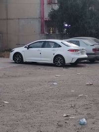 كورلا هايبرد ٢٠٢٤  الشكل الامريكي  ماشية ١٨. الف  داخل مخمل  مواصفاتها...