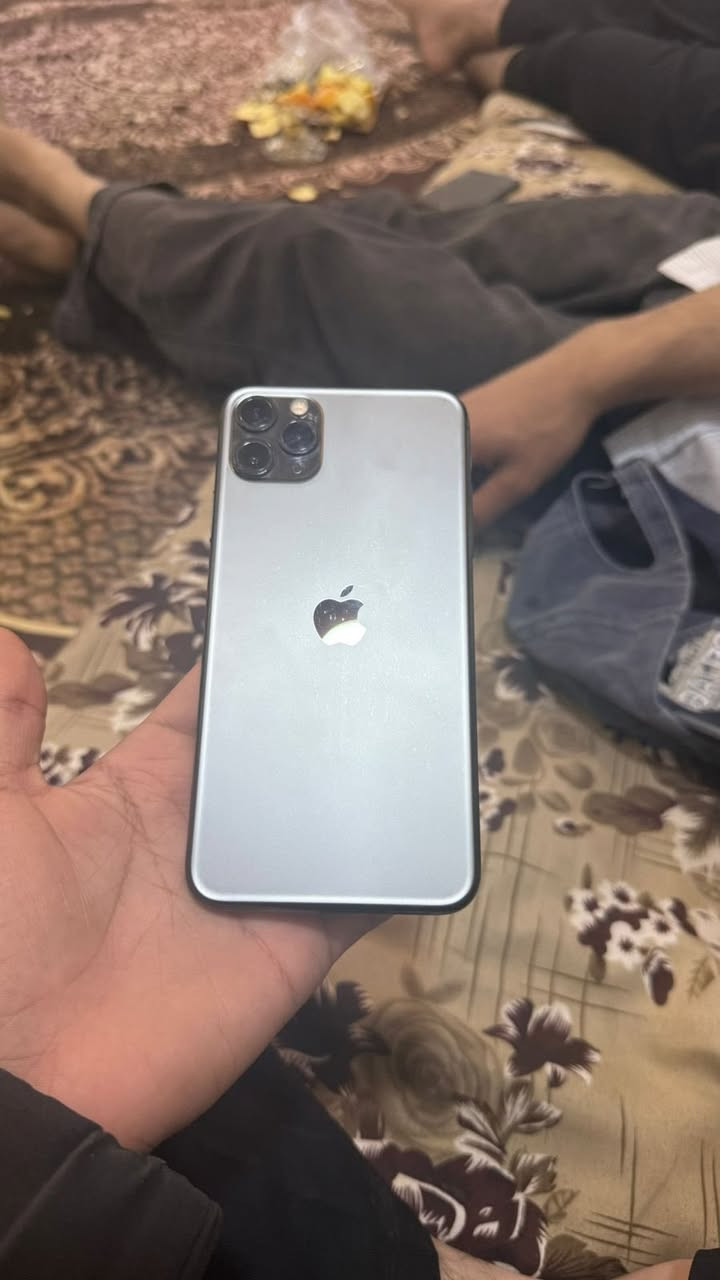 11 pro max ذاكره 256 مبدل شاشه فقط  بطاريه 75  وجهاز حُـلۉ ونضيف شراي راسلني سعره 250 مجال قليل رقم ***********
