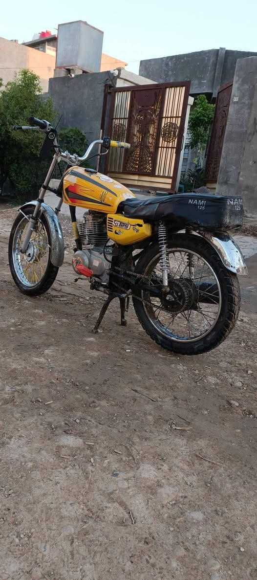 دراجه للبيع أبيعلك كوم حديد بس للأمانه تمشي مشي مال مخابيل دراجه تضرب هندر وتروح للبصره أوراقه ضايعه وراصطه وياهه لسعر ههيه ولراصطه 250بدون راصطه 225وبيهه مجال حك الجيه ديالى بعقوبه لرقم ***********
