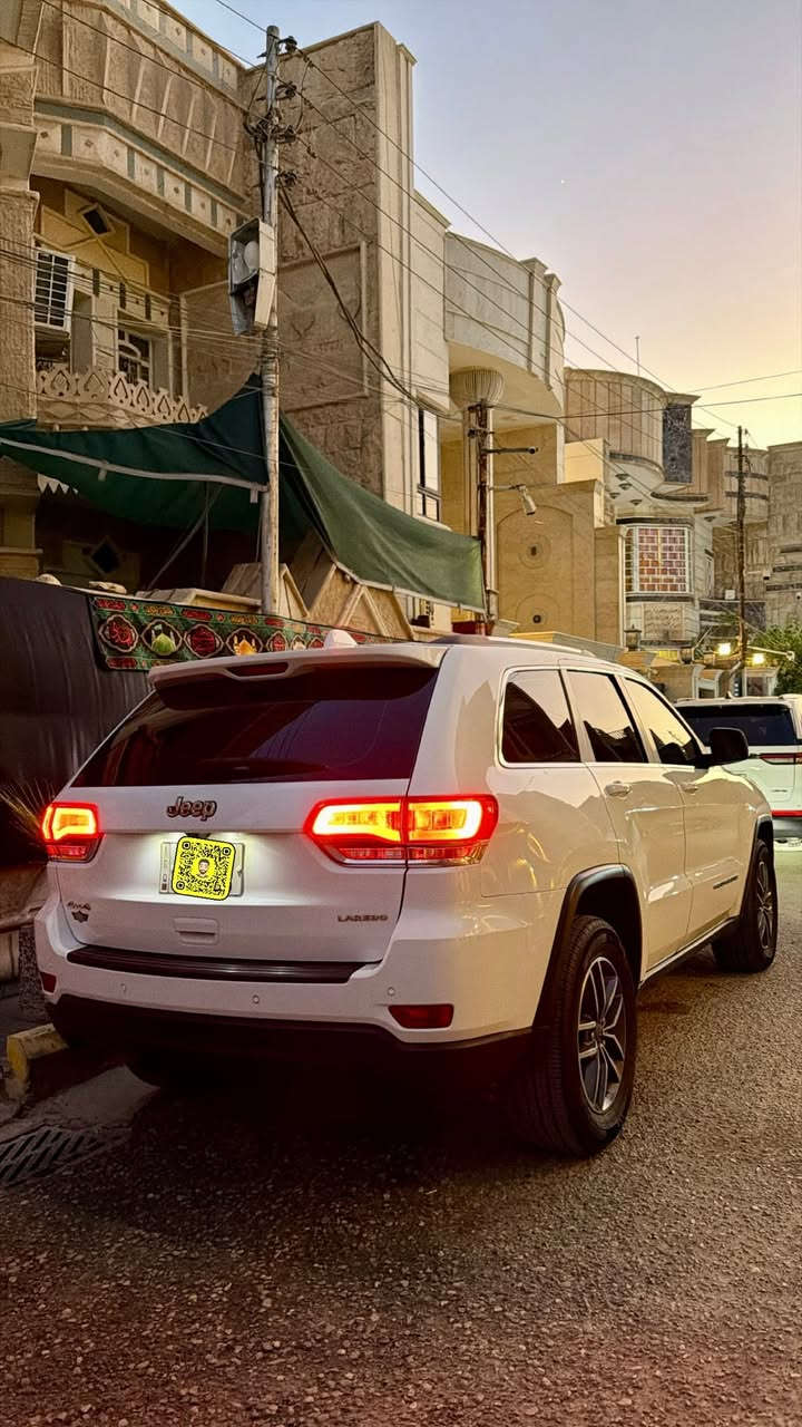 سلام عليكم جيب لاريدو موديل 2019 خليجي ترهم مراوس وبيع السيارة جديدة جداً
موديل 2019 
فئة لاريدو 
ماشية 41 الف حقيقي 
بسمي بغداد تحويل ثاني يوم 
فتحة سقف 
كشنات كهرباء 
رادارات 
حساسات خلفي امامي 
تحذير ب المري 
أناره داخلية 
وبيه بعد هواي مواصفات 
السيارة بيه ملاحظات بسيطة صبغ ربع الباب سايق وجاملغ الخلفي صبغ شبر وبارد باب الخلفي ابد ممبين
باقي السيارة كفالة كير مكينه كلهن كفالة السيارة جديدة 
سعر السيارة 245 وبيه مجال بسيط 
مكان سيارة ناصرية ***********
