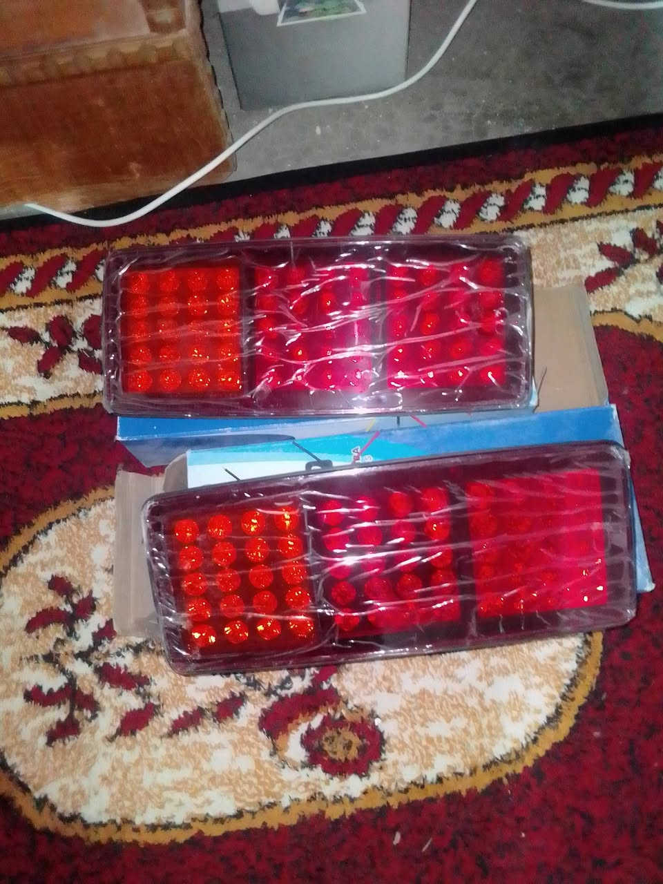 زوج بك لايت للبيع جديد بعده طك كارتون ما مشدود ليزري يشتغل سطاب وبكلايت وشاره  للاستفسار لاتصال على الرقم ***********
