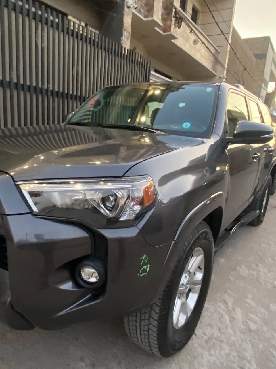 السلام عليكم/ Toyota 4runner 2023
Sr5 بريميوم 

السيارة إيرباك بردة فقط 
 سيارة حادثهة كلش حلو 
رقم بغداد
~ محرك 6 سلندر  
تو ويل (2*4)  
شاشة كبير
كشنات جلد كهرباء تدفئة 
5كامرات ~  كامرة ٣٦٠ 
فتحة سقف
رادار أمامي و جانبي
تحديد سرعة 
حجم تايرات 17
٧ راكب 
ماشية   19 الف / *********** 
/ السعر 31200 $
مكان السيارة بغداد الدورة

هذا رقم الشاصي

JTEFU5JR1P5293067
