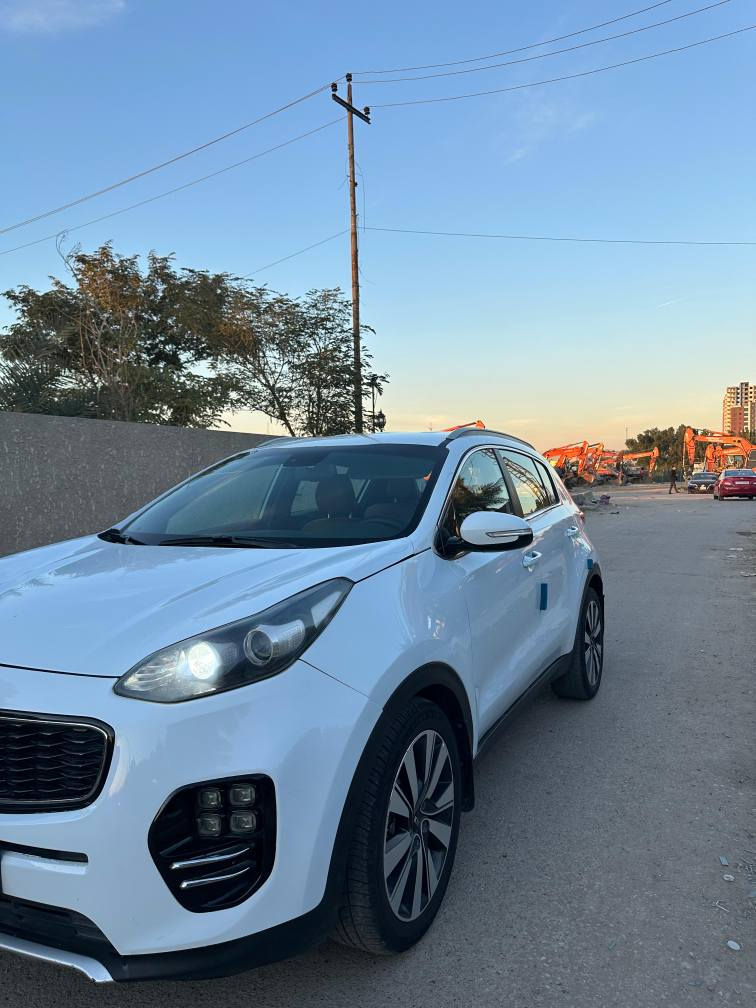 سلام عليكم كيا سبورتج موديل 18 خليجي محرك 2000 دوش بيه قطعتين صبغ وبنيد مبدل بلادي محرك مفتوح صدر تخم تاير تبريد جاهزه رقم بغداد تحويل مباشر ماشيه 78 للبيع فقط استفسار اتصل *********** السعر 155 بيه مجال بسيط جدا العلوان كفات السيديه وبلعافيه عله ياخذه بغداد, العراق
