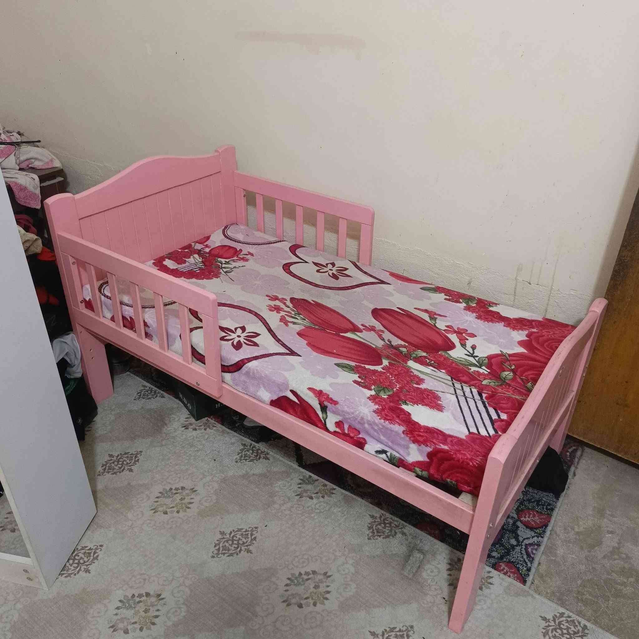سلام عليكم
جربايه نضيفه كلش + الاسفنجة على قياسها وياها 
طول 100cm 
عرض 50cm
سعره ب٥٠ وبيه مجال 
***********
