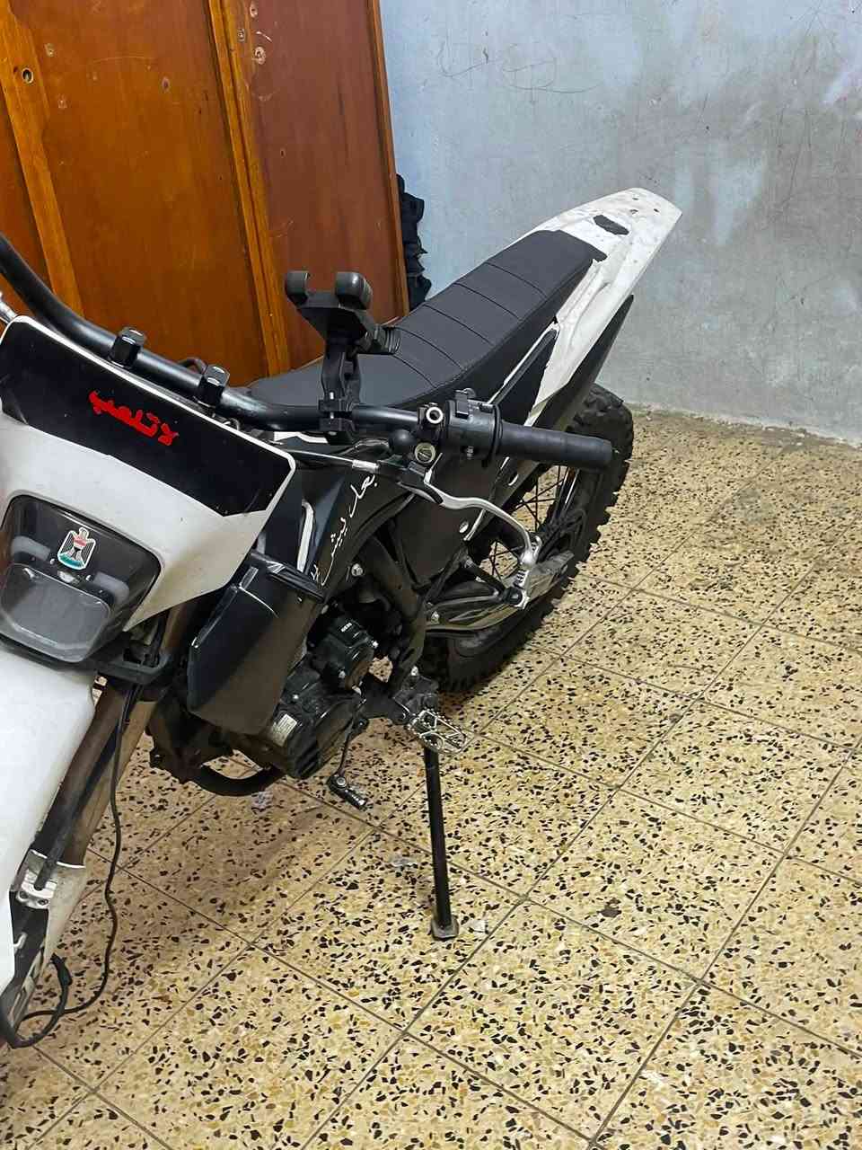 سلام عليكم دراجه CRX350cc دراجه مكفوله كفاله عامه بيها نقص فج بريك خلفي الدراجه رايدها 1500 وبيها مجال قليل حك الجيه للاستفسار ***********
