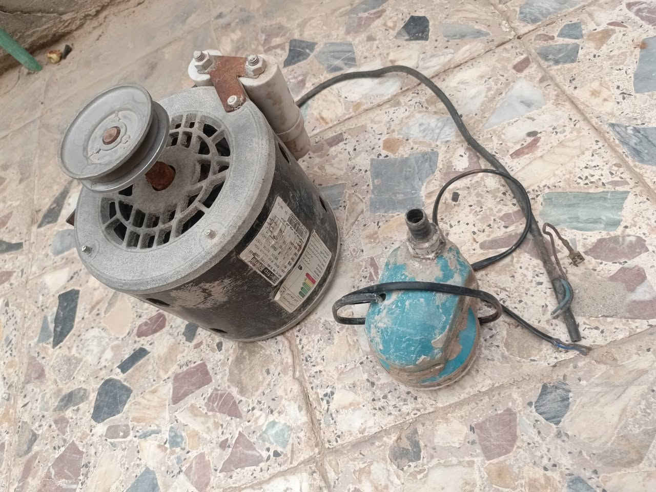 واتر بم ماطور 40 وميز 20 مال مبرده


**إذا كنت صاحب هذا الإعلان وتريد حذفه لأي سبب، رجاءا أرسل رسالة إلى الدعم الفني**