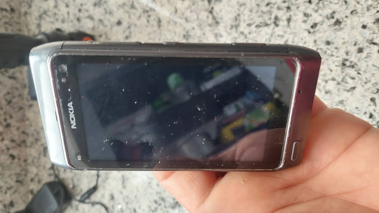 السلام عليكم
عندي غراض للبيع 
كما موضح بالصور 
موبايل N8 كلش نضيف وشغال ويعتبر انتيكية طبعا سعرة خمسين الف دينار
موبايل كلسي A07 صار شهر من اخذتة نظافة ٩٩بالمية سعرة مئة وخمسون الف دينار  بلور منفاخ تنظيف شحن شرط اخوالجديد سعرة خمسة عشر الف دينار 
للاستفسار اكثر ***********
