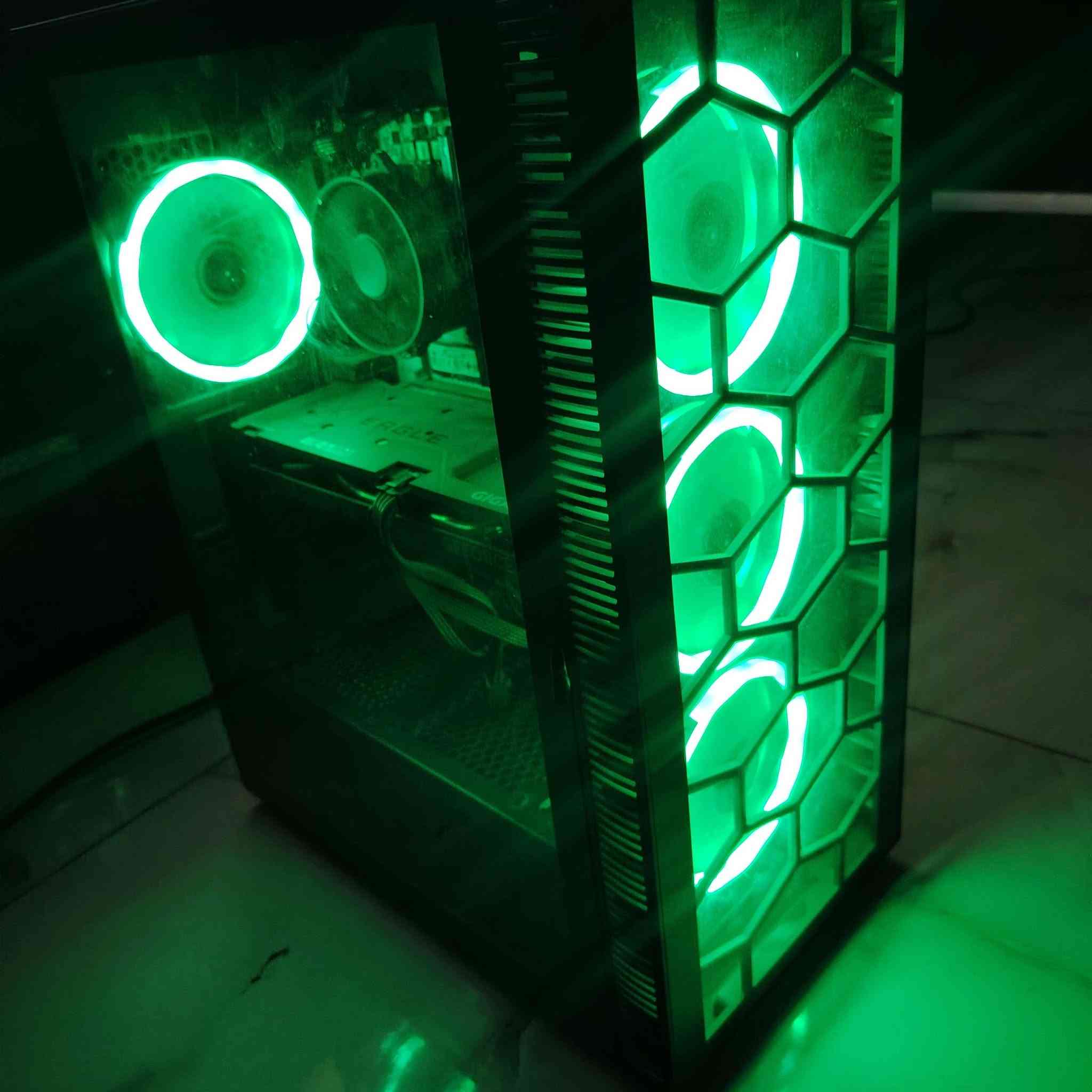 🔥 تجميعة Gaming قوية ونظيفة للبيع 🔥
✅ المعالج: Intel Core i5-12400F
✅ كارت الشاشة: RTX 4060 OC 8GB
✅ نسخة 3 مراوح من Gigabyte
✅ المذربورد: H610-VH4
✅ الرام: 16GB (2×8) 3200MHz
✅ الهارد M.2 SSD 256GB
✅ الهارد الثاني WD HDD 1TB
✅ الباور سبلاي: 650W
📦 التجميعة نظيفة جداً ومرتبة، وجميع الكراتين متوفرة:
✔️ كرتون الكيس
✔️ كرتون كارت الشاشة
✔️ كرتون المذربورد
✔️ كرتون الباور سبلاي
🎮 مناسبة للألعاب الحديثة وبرامج التصميم والمونتاج.
💰 السعر: 1150 
📍 الموقع: بغداد جميلة الأولى 
📞 للاستفسار مراسلة الخاص أو الاتصال.
***********
