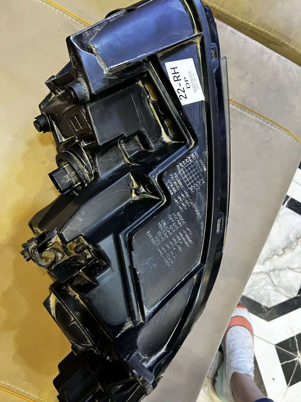 السلام عليكم 
للبيع لايت دوج جارجر 2023  جهة ايمن عدسه اصفر امريكي اصلي 
بي كسر  مأشر بالصور 

***********
***********
