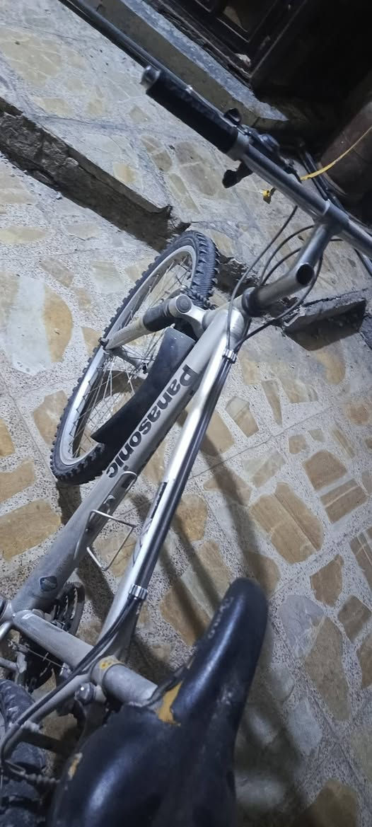 السلام عليكم
بايسكل باناسونك ياباني 
المنضومة مال گير شيمانو Shimano شركة عالمية اذا تحب ابحث عنها
البايسكل ياباني اصلي سعرة 180 وبي مجال للطيبين 
للتواصل واتساب ***********
