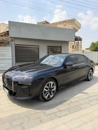 BMW 740i - 2023 الكرسـتالة .. - BMW 740i  7 SERIES  . 2023  - وارد امي...