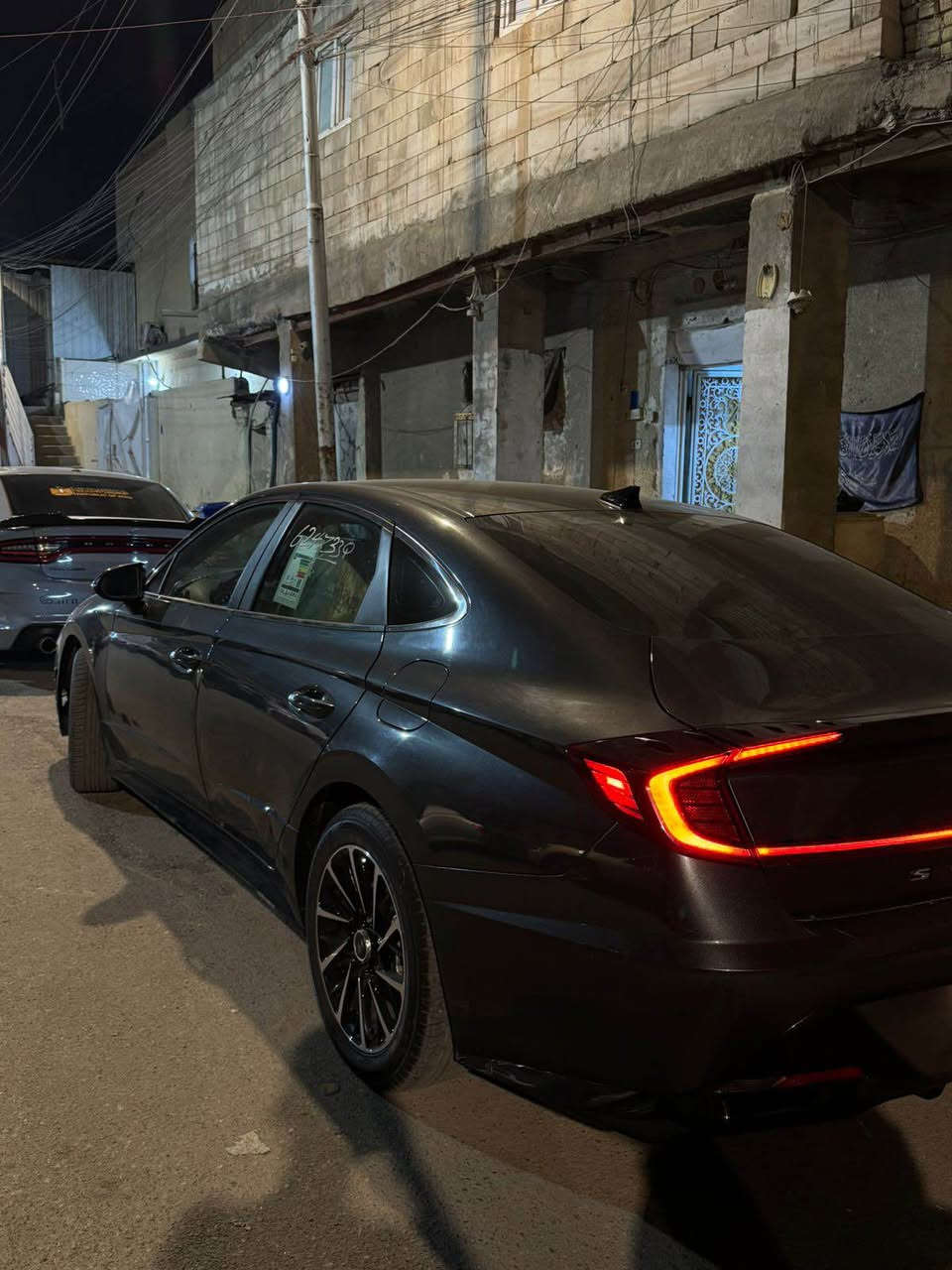 سوناتا ٢٣ وارد امريكي 
ضربه ربع بنيد بارد 
جاملغ مصبوغ باب مصبوغ باب خلف سايق بارد 
تبديل قبق جنطه
مواصفات 
بصمه حساسات كامره 
شاشه كبيره تدفئه كشنات 
مثبت مسار 
٢٥٠٠ تنفس طبيعي 
ماشبه ٥٦ الف 
سياره كله محسن ودهن اصلي السعر 160  رقم صاحب السياره *********** Singapore
