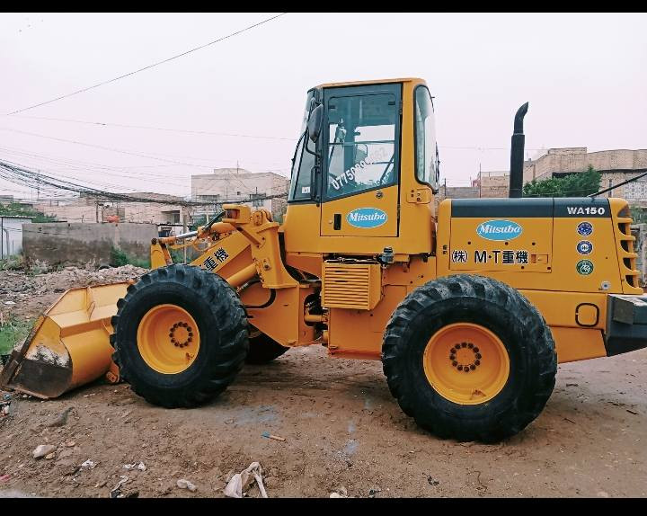 سلام عليكم اخوان يوجد لدينا شفل كوماتسو حجم 150 مكينه 6سلندر مرقم البصره مكينه جديده هاتف: ***********
