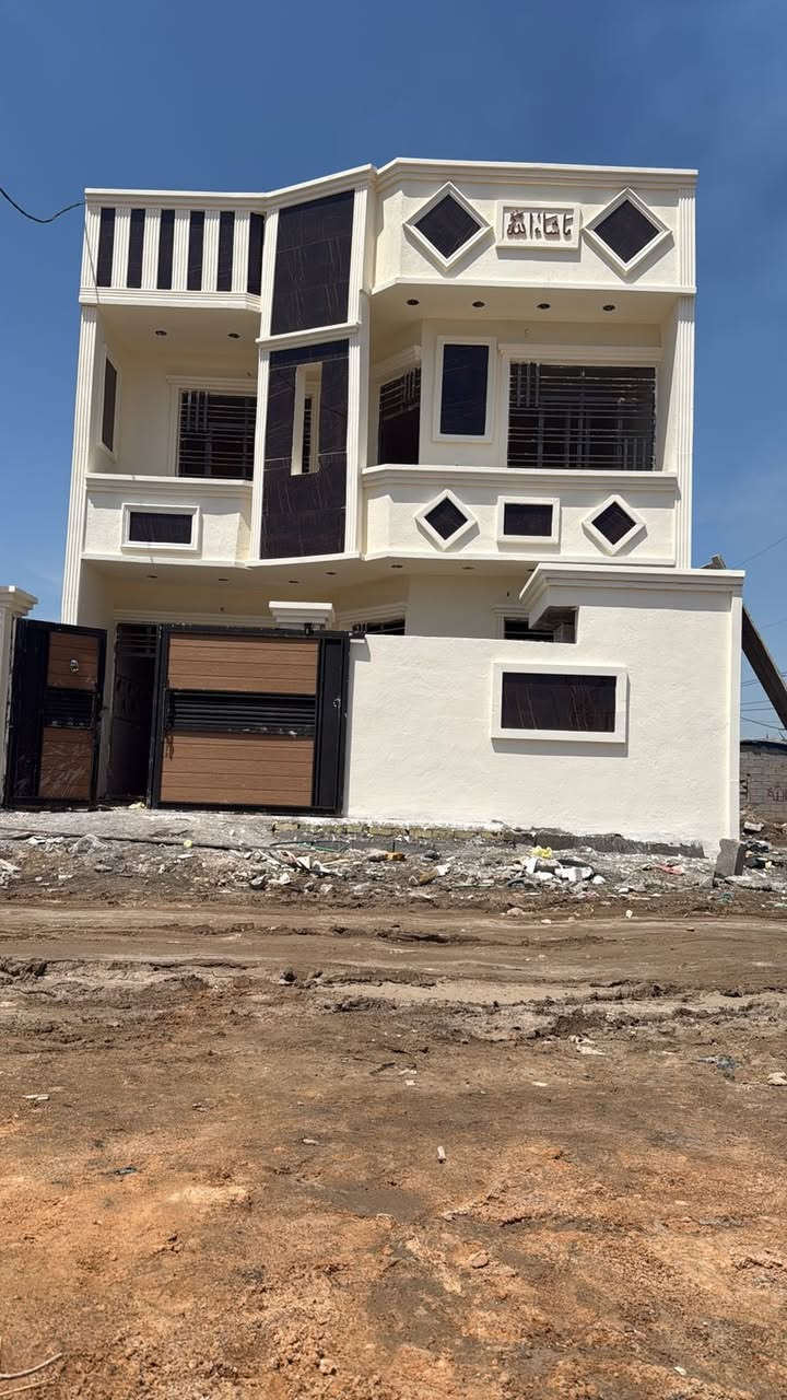 السلام عليكم 
بيت جديد مساحه ١٦٠ 
اربعه نوم 
قرب بيت ضيفان 
***********
