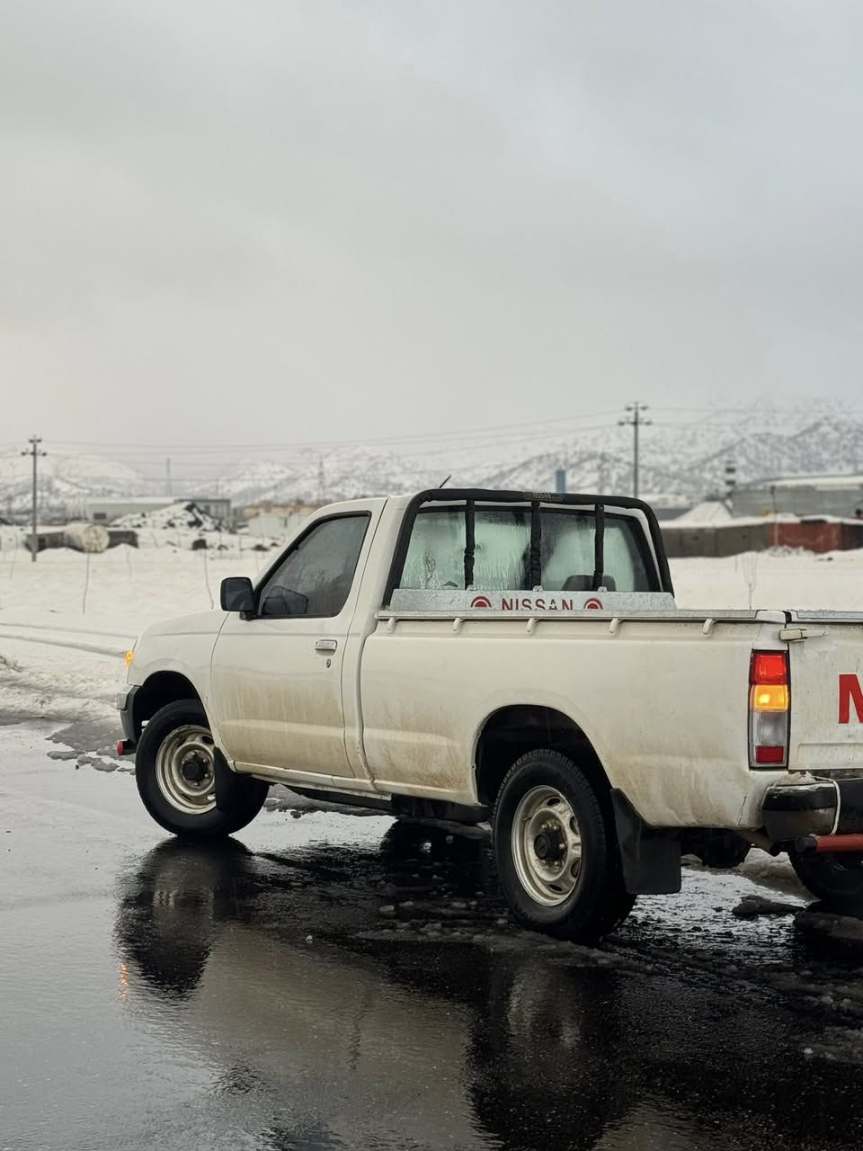 سەرەتا بە ناوی خوای گەورە.
نیسان پیکاب ٢٠٠١ئاڕم پلاستیک سلێمانی
مەکینە گێڕ ئەکسل بەشەرت
 تەبریتەو پاوەر نیە 
تەبریت ساردو گەرم لەسەر سویچ
پێشو دوای تازە دایگراوە چرکەی تیا نیە 
ناوبۆدی تازە تایە تازە 
دەعمو لێدراویو پارچە ڕەشی نیە

 
ژم.***********
