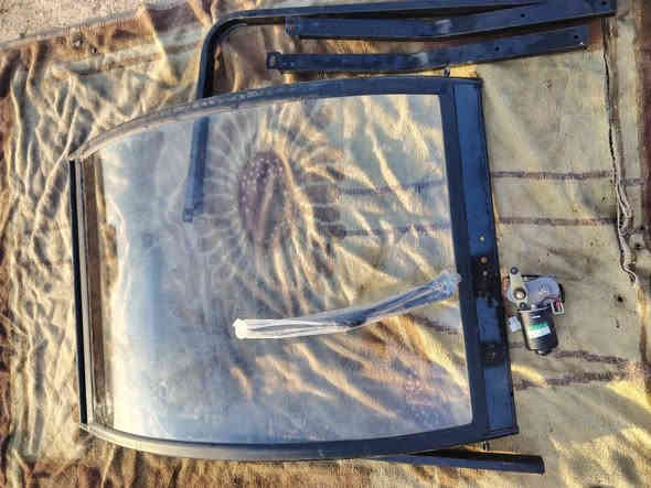 السلام عليكم
جامة ستوته للبيع مامستخدمه هيه قماره هي جامه كامله حتى ماطور ماسحه بيها ميحتاج تحور جيب وشد السعر45وبيها مجال. ***********
