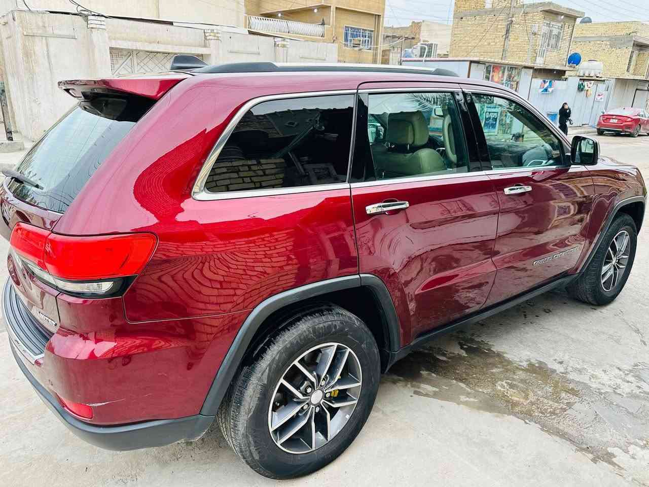 السلام عليكم حبايب جيب موديل 17 بدون حادث فقط صبغ مكانات طخطخات بسيطه  سعر ١٩٩ بيهه مجال بسيط بغداد حي عامل 
***********
