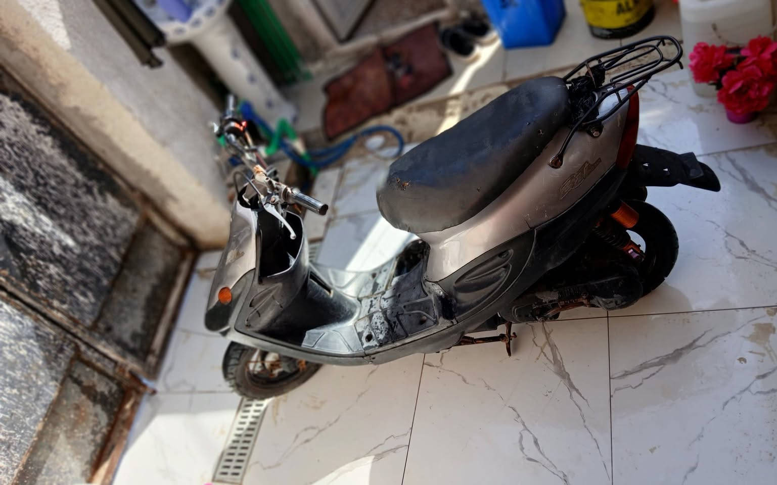 السلام عليكم دراجه 9زروف للبيع أو مراوسه سرعه 80 مابيهه صوت اكسل شغاله ربع هندر كامله من طول لطول السعر ٢٥٠ المكان بصره ابو الخصيب  ***********
