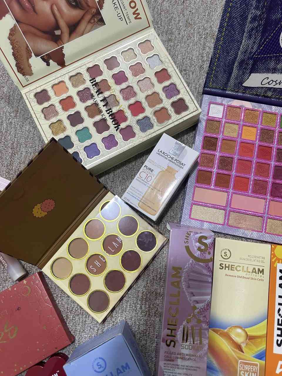 هاوڕییان بابەتی خسولو دژە خۆر و موکیاج و بابەتی رۆتینی پیست مان هەیە زۆربەی مارکەی شیگلام 
کیلۆی تەنها ۱۷ هەزار بە کیلۆیەک چەند پارچەیەکی باشت بۆ دەرەچیت قازانجیکی باشە بۆ داواکردن نامە بنیرن تکایە کەس معامەلە نەکات


**إذا كنت صاحب هذا الإعلان وتريد حذفه لأي سبب، رجاءا أرسل رسالة إلى الدعم الفني**